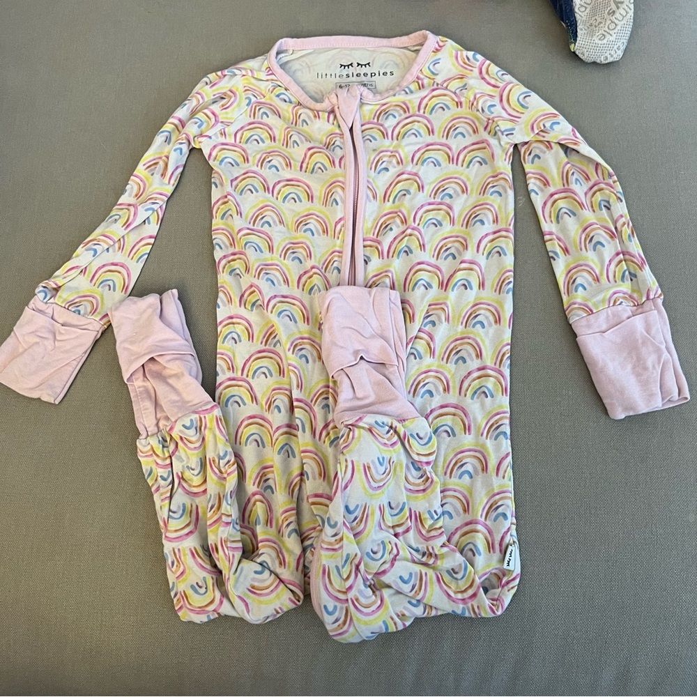 Little sleepies footie two-way zippered pajamas 6-12 months pastel pink rainbows